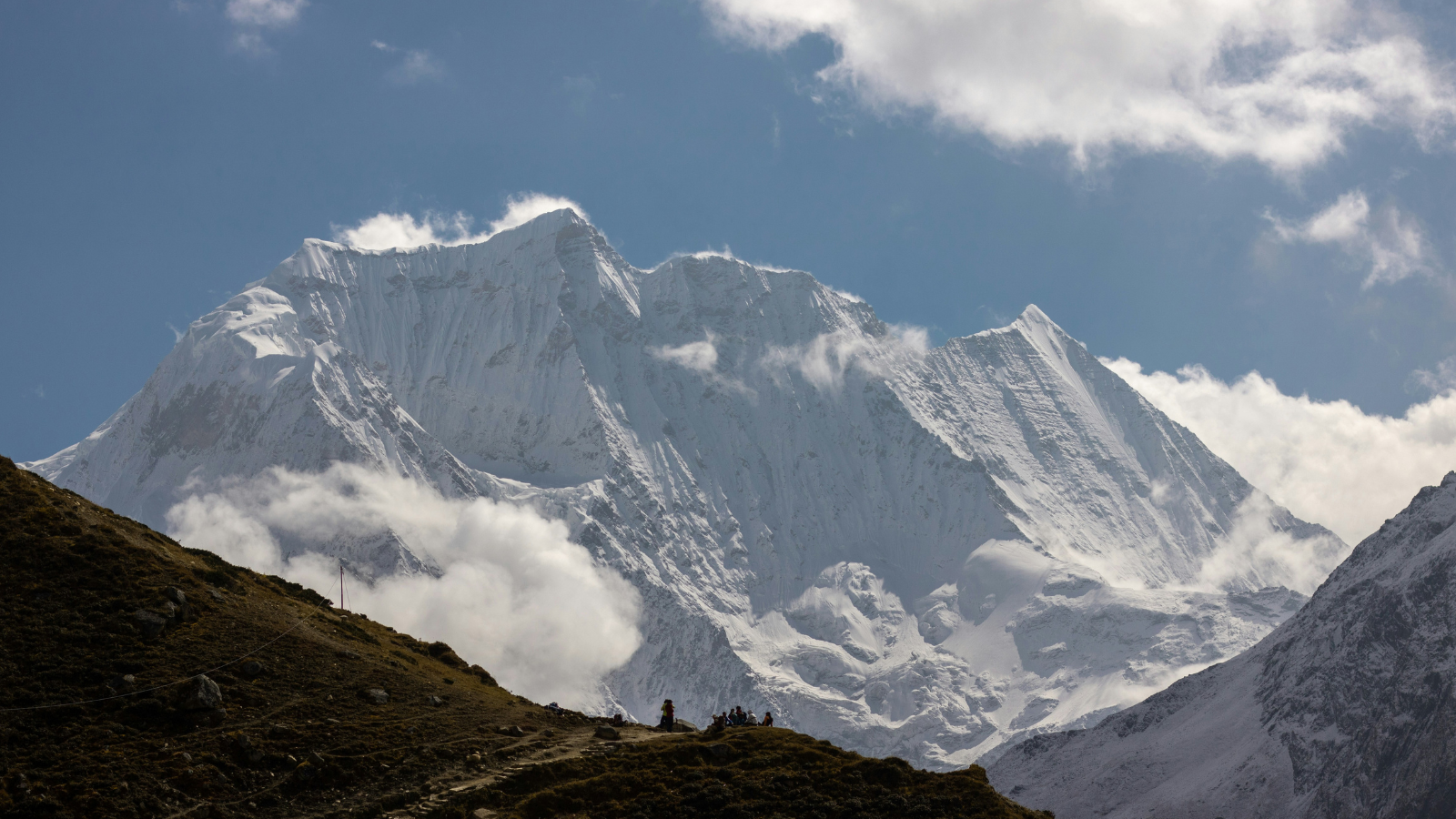 Manaslu Circuit Trek Difficulty: Fitness & Altitude